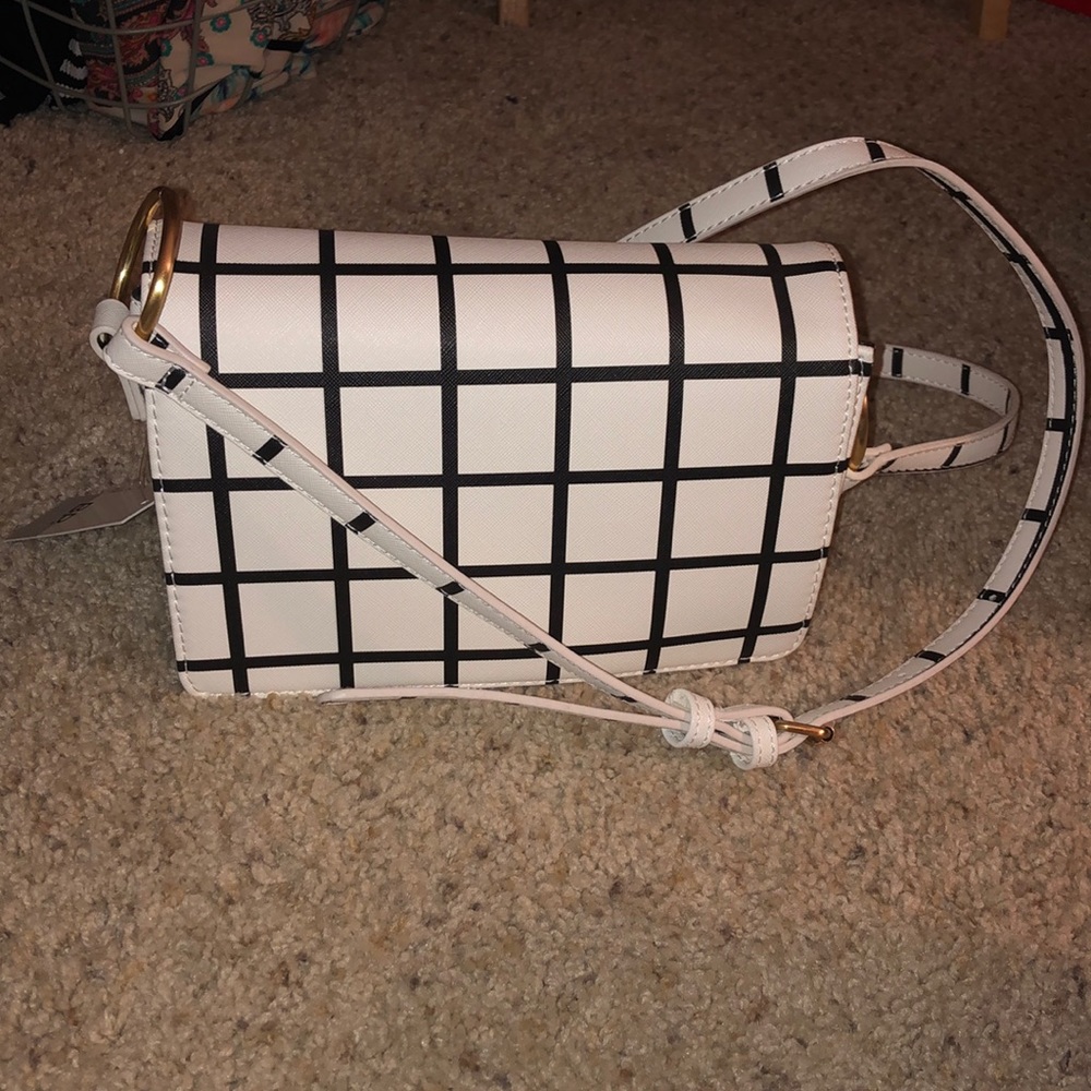 brand new condition checkered purse